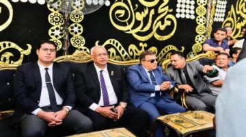 محافظ الدقهلية يواسي أسرة الشيخ السيد س في وفاته