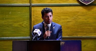 أشرف صبحى.. الأندية الاستثمارية دور فعال في تقليل البطالة ودعم متوازن للقطبين أشرف صبحى.. الأندية الاستثمارية دور فعال في تقليل البطالة ودعم متوازن للقطبين