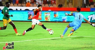 منتخب مصر يهيمن على إثيوبيا بهدفى محمد صلاح ومرموش قبل نهاية الشوط الأول.. صور
